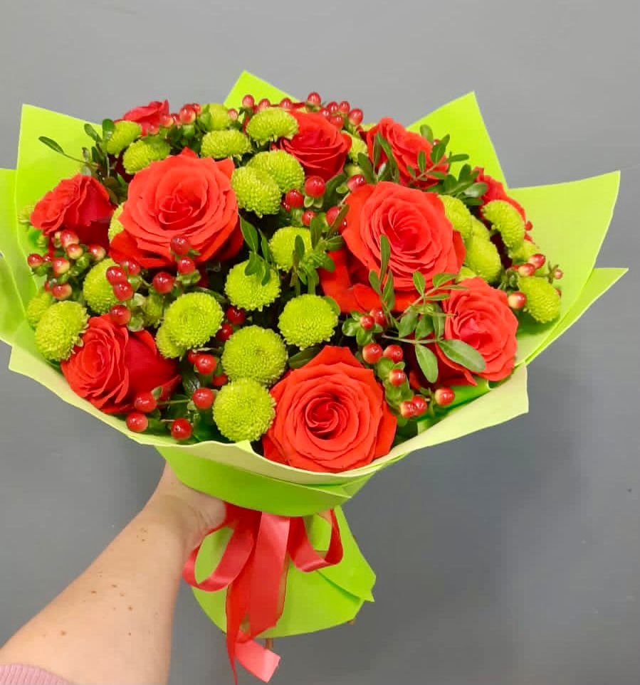 Букет цветов из: Хризантемы и Розы в Зубцове