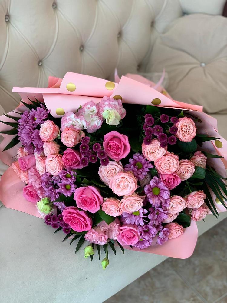 Букет цветов из: Хризантемы, Розы и Лизиантусы в Зубцове