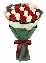 Букет Микс из красных и белых роз в Зубцове
