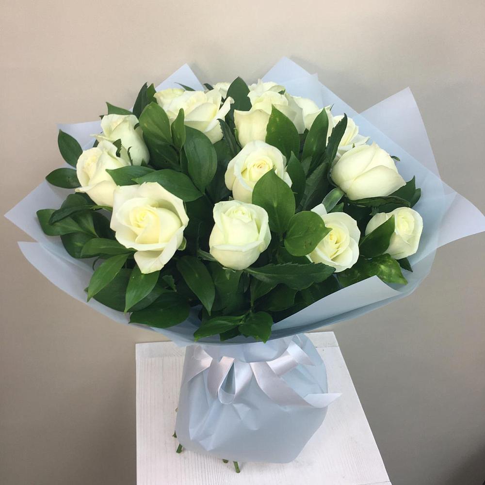 Букет 15 Белых роз Проуд в Зубцове