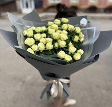 Букет Белые кустовые розы Солинеро в Зубцове