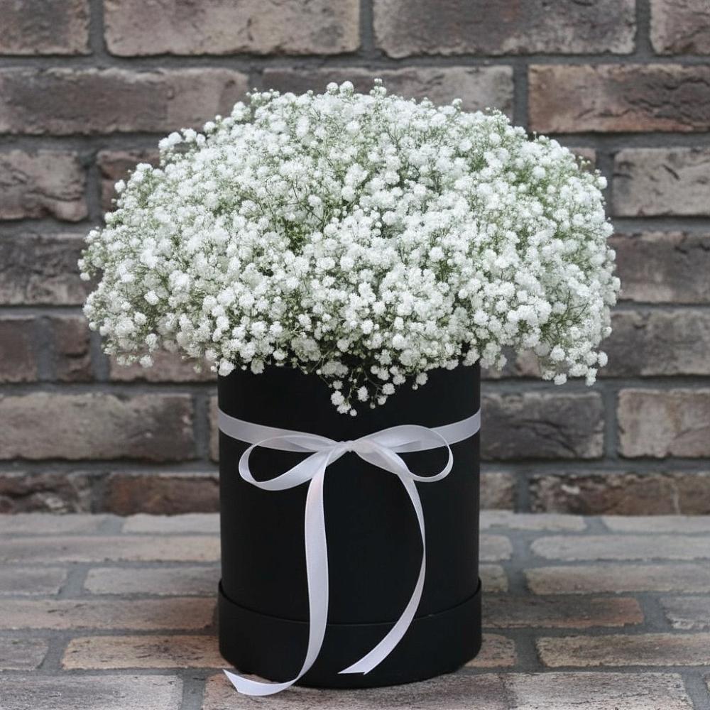 Цветочная композиция из Гипсофила в шляпной коробке в Зубцове