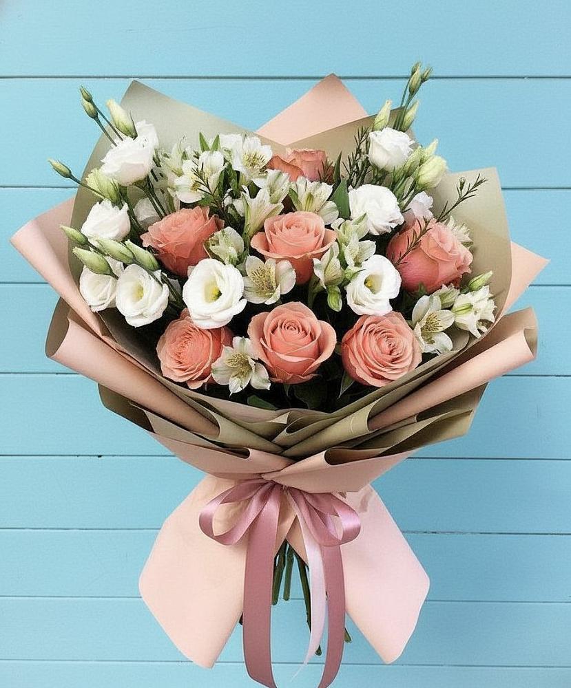 Букет цветов из: Розы, Альстромерии и Лизиантусы в Зубцове
