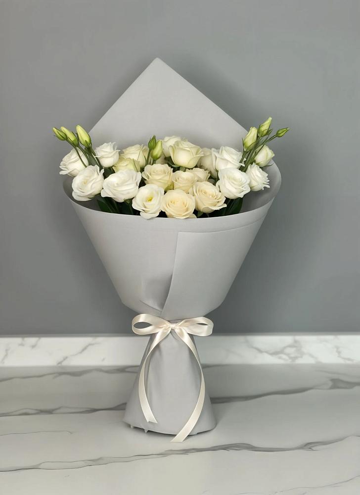 Букет цветов из: Розы и Лизиантусы в Зубцове