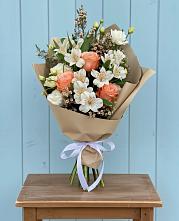 Букет цветов из:  Альстромерии, Лизиантусы, Розы и Хризантемы #REPLACE_PRED# Зубцове