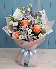 Букет цветов из:  Лизиантусы, Розы, Альстромерии и Гипсофила в Зубцове