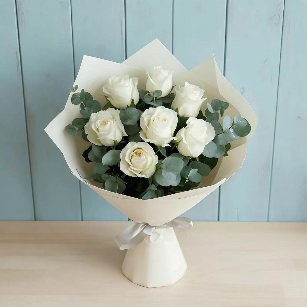 Букет Белые розы в Эвкалипте в Зубцове
