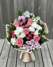 Букет цветов из:  Альстромерии, Гвоздики, Розы и Хризантемы в Зубцове
