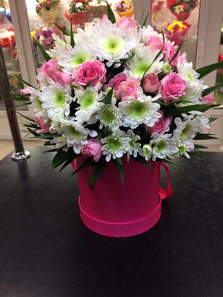 Цветочная композиция из Розы и Хризантемы в шляпной коробке в Зубцове