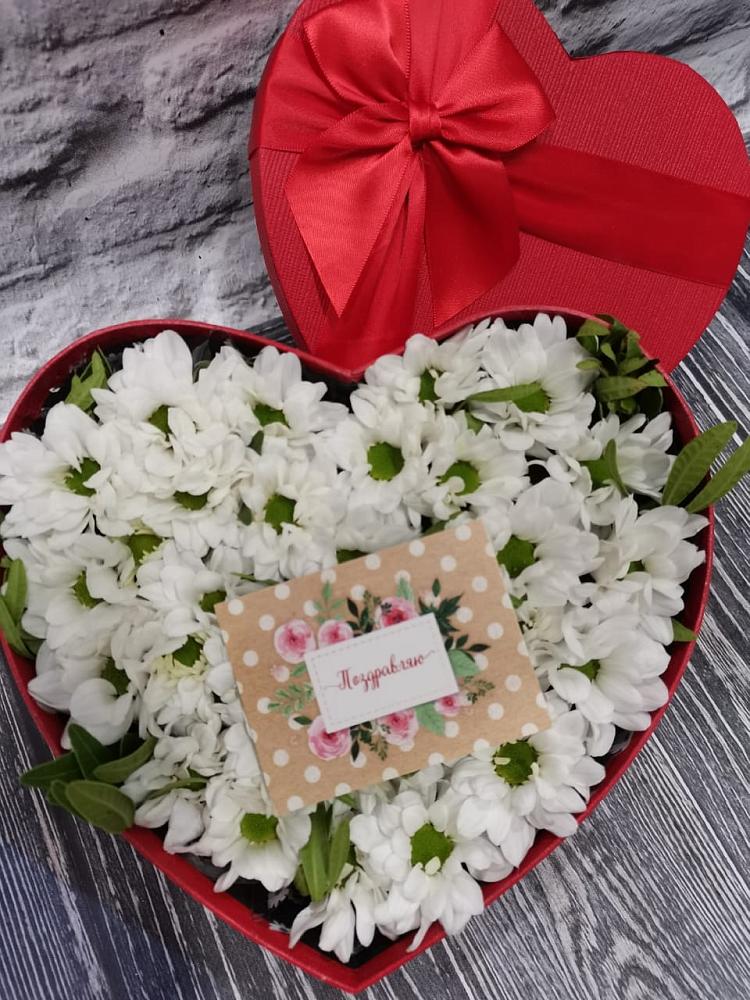 Цветочная композиция из Хризантемы в виде сердца в Зубцове