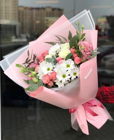 Букет цветов из: Розы, Лизиантусы и Хризантемы в Зубцове