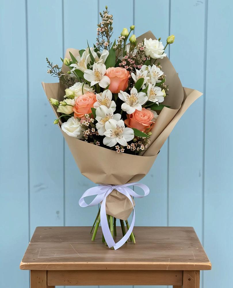 Букет цветов из: Альстромерии, Лизиантусы, Розы и Хризантемы в Зубцове