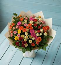 Букет Микс из разноцветных кустовых роз в Зубцове