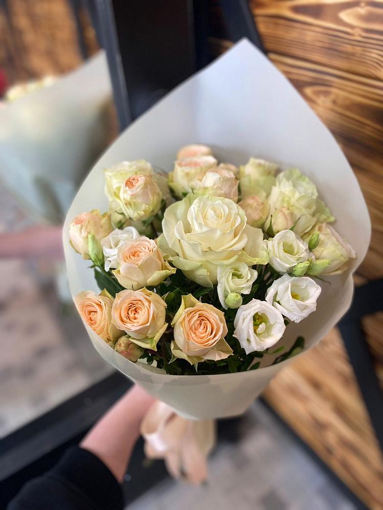 Букет цветов из: Розы и Лизиантусы в Зубцове