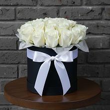 Цветочная композиция из Розы в шляпной коробке в Зубцове